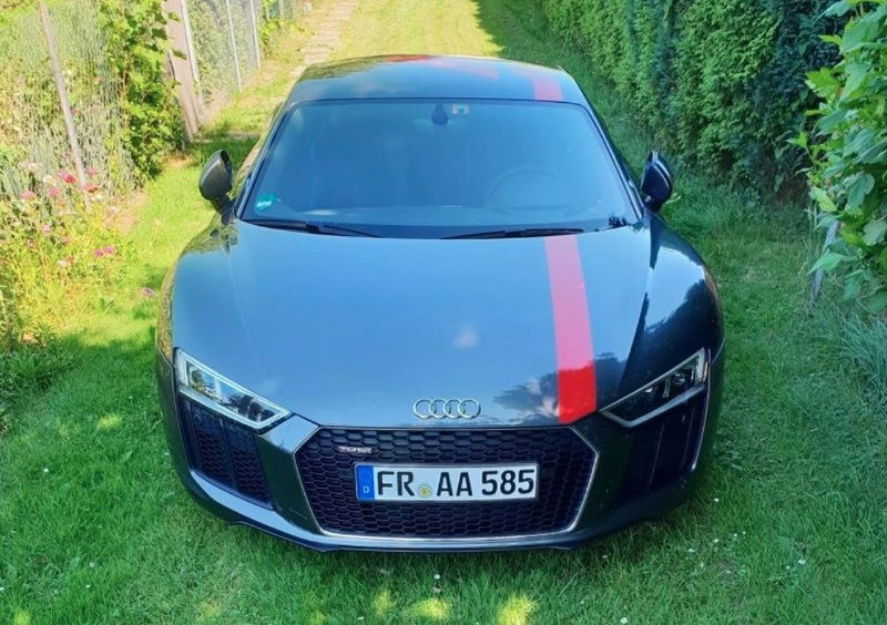 Noleggia la sua Audi R8: gliela rubano