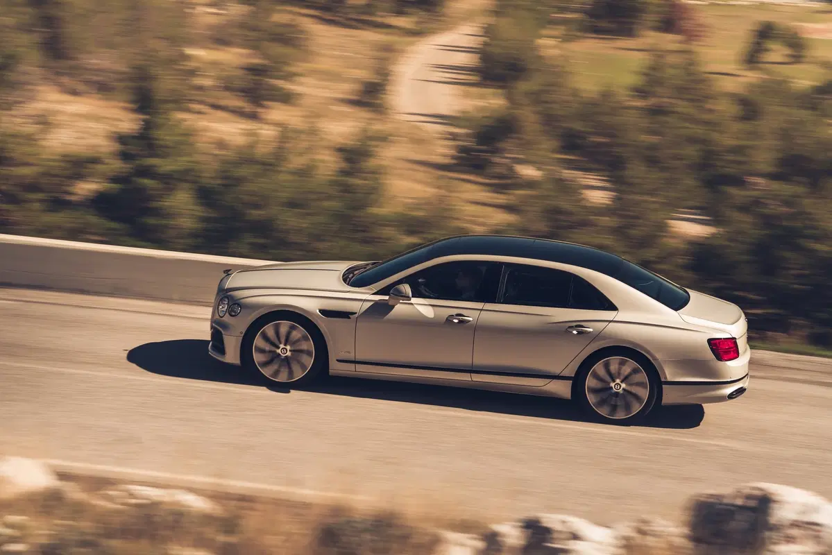 Bentley Flying Spur: arrivano le finiture Blackline (5)