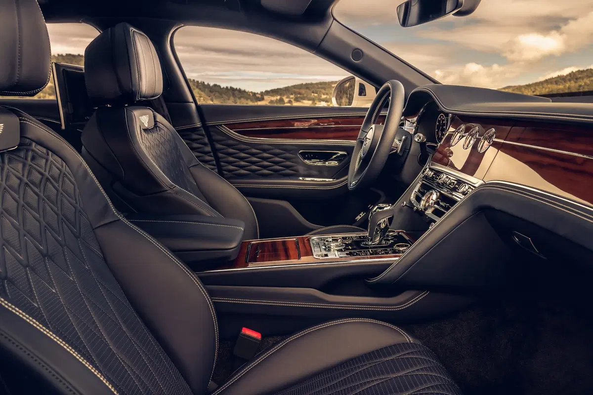 Bentley Flying Spur: arrivano le finiture Blackline (4)