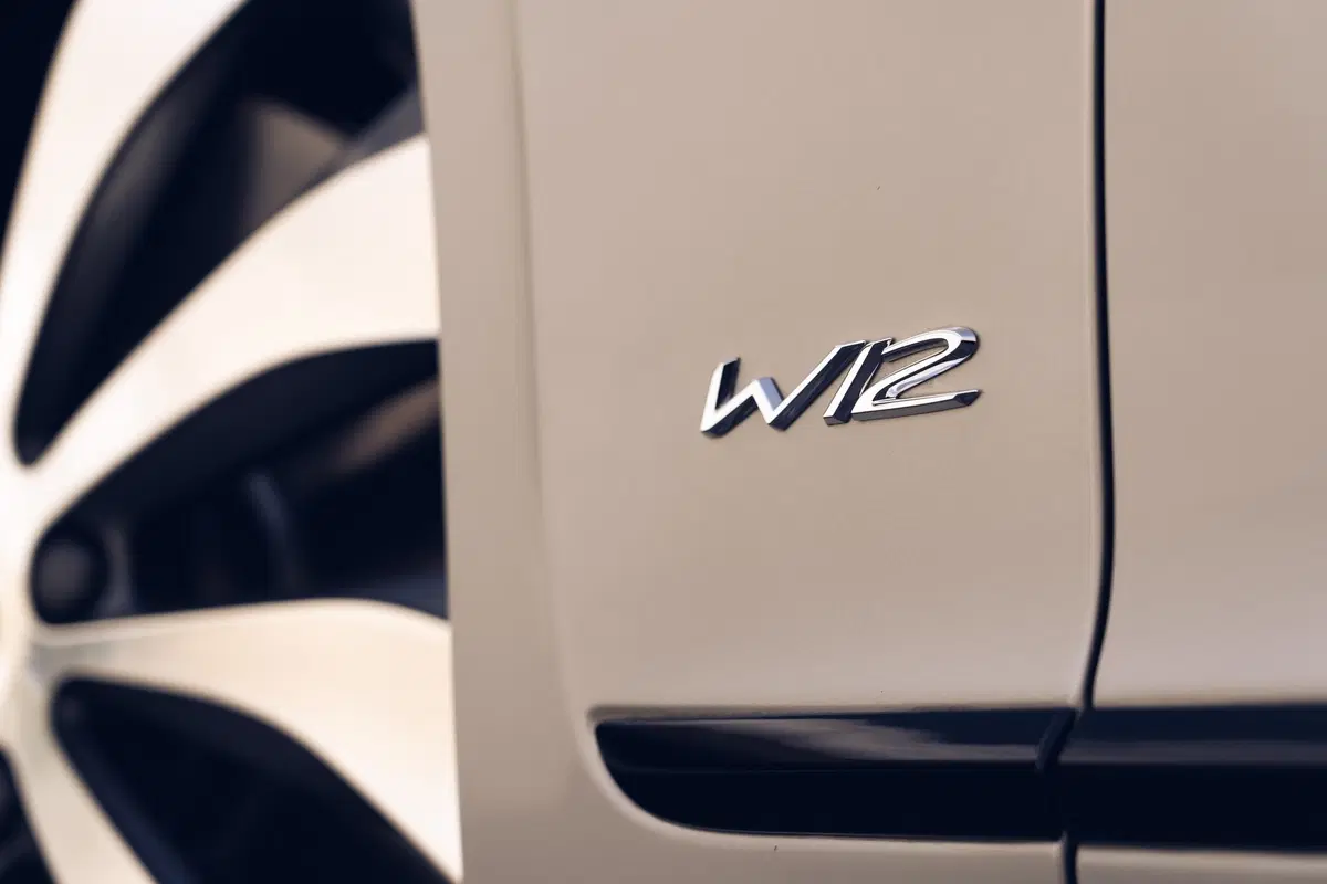 Bentley Flying Spur: arrivano le finiture Blackline (8)