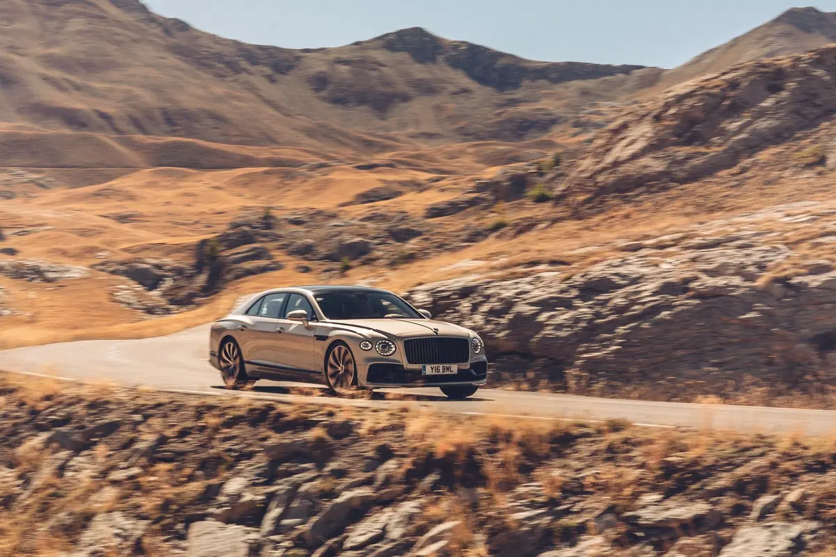 Bentley Flying Spur: arrivano le finiture Blackline (6)