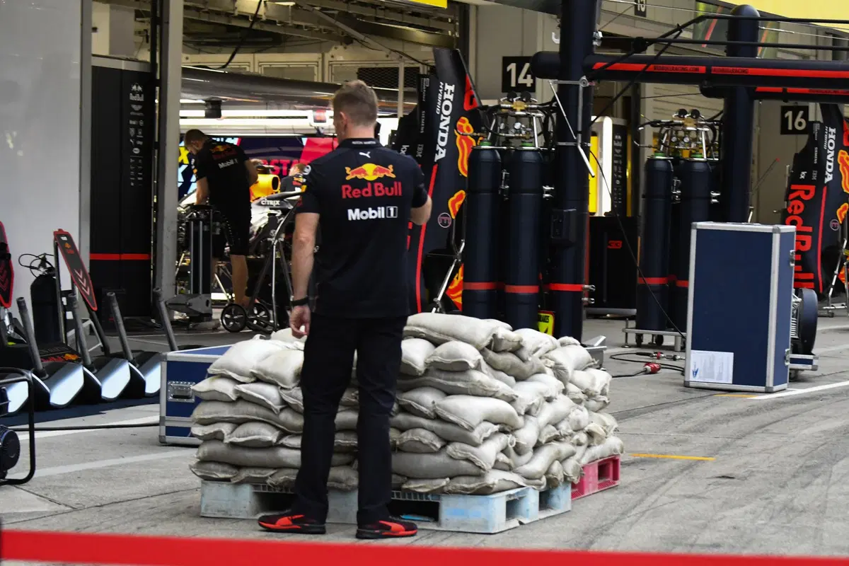 F1, GP Giappone 2019: Leclerc, 15 secondi di penalità per il contatto con Verstappen (36)