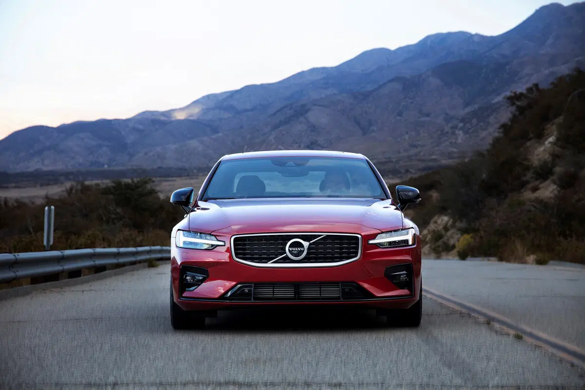 Volvo S60 2.0 t8 recharge phev obc 6,4kW Ultimate Bright awd auto (7)