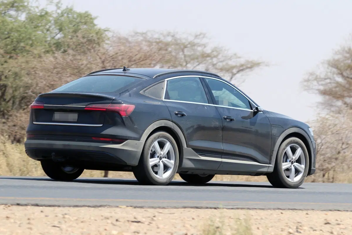 Audi e-tron Sportback: avvistata ancora [Foto spia] (5)