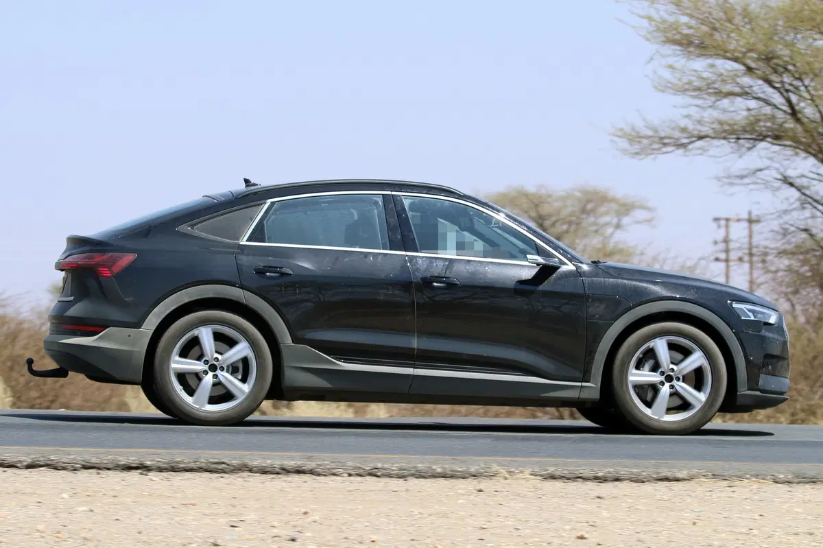 Audi e-tron Sportback: avvistata ancora [Foto spia] (2)