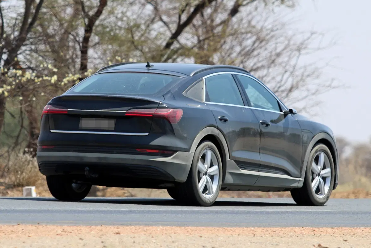 Audi e-tron Sportback: avvistata ancora [Foto spia] (3)