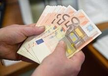Stretta sul contante: detrazioni per chi paga con carta e limite a 1.000 euro