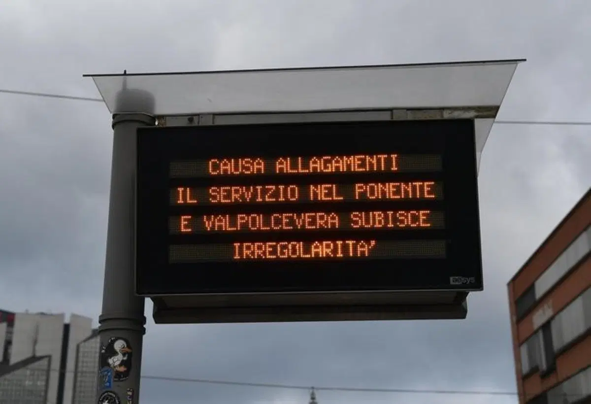 Allerta meteo in Liguria: allagamenti sulla A10 (2)