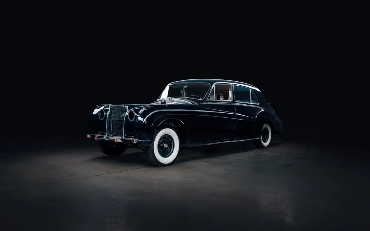 Rolls Royce Phantom V: la conversione dal V8 all'elettrico (3)
