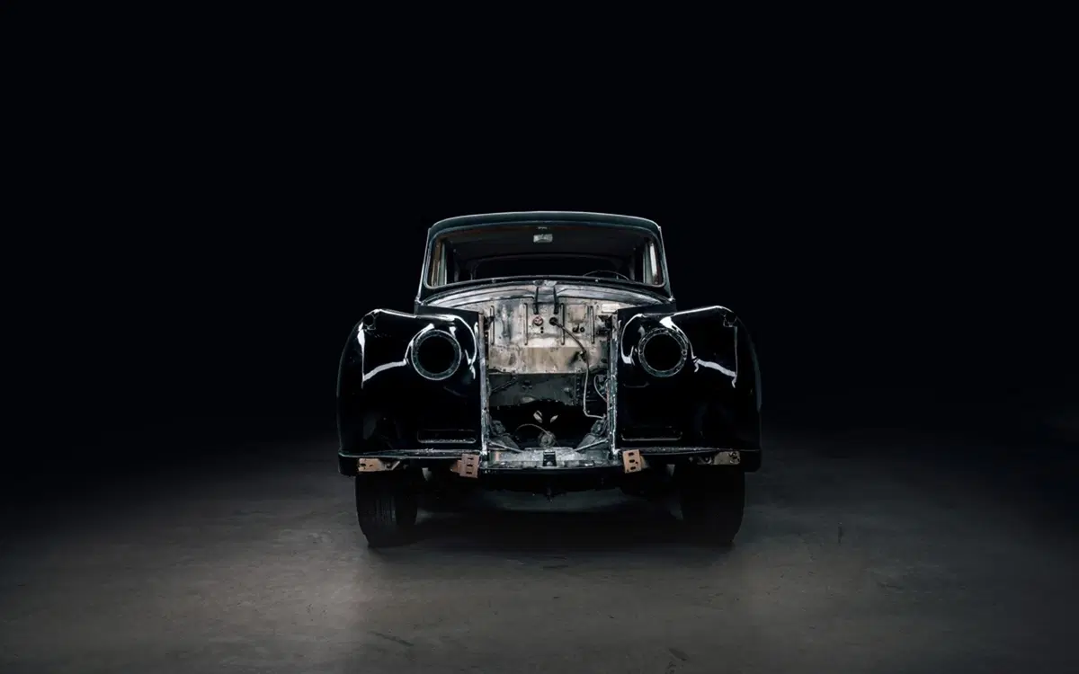 Rolls Royce Phantom V: la conversione dal V8 all'elettrico (4)