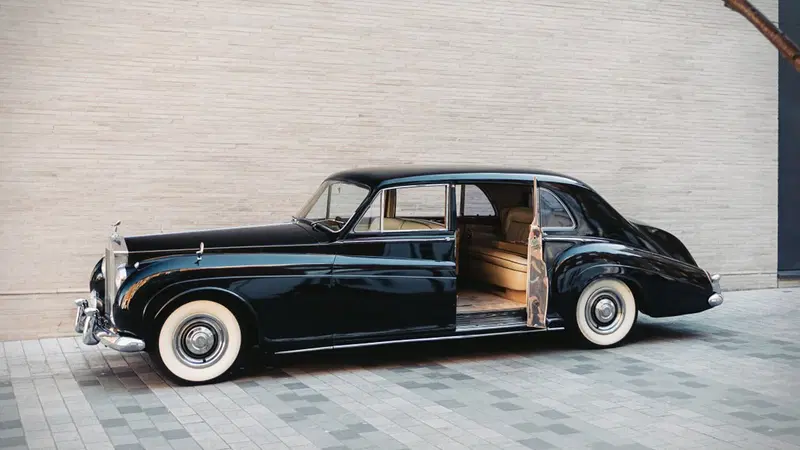 Rolls Royce Phantom V: la conversione dal V8 all'elettrico