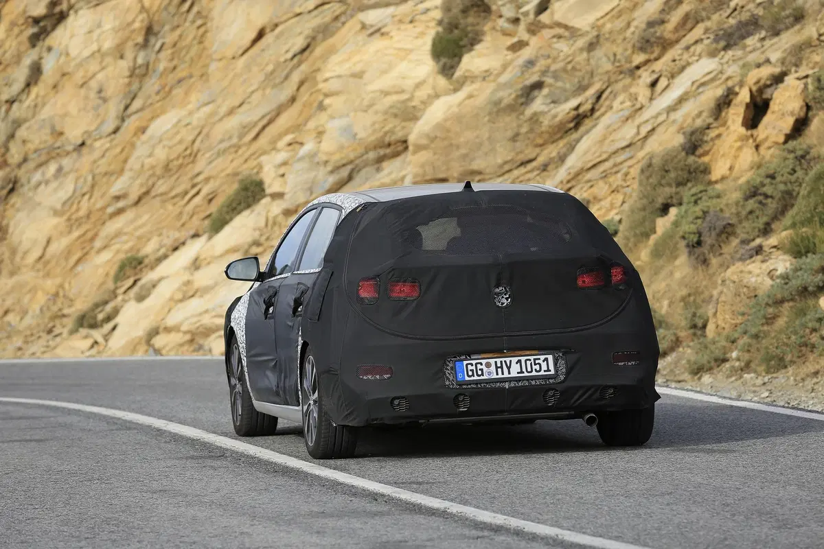Hyundai i30: restyling in arrivo, anche per la i30 N [Foto spia] (4)