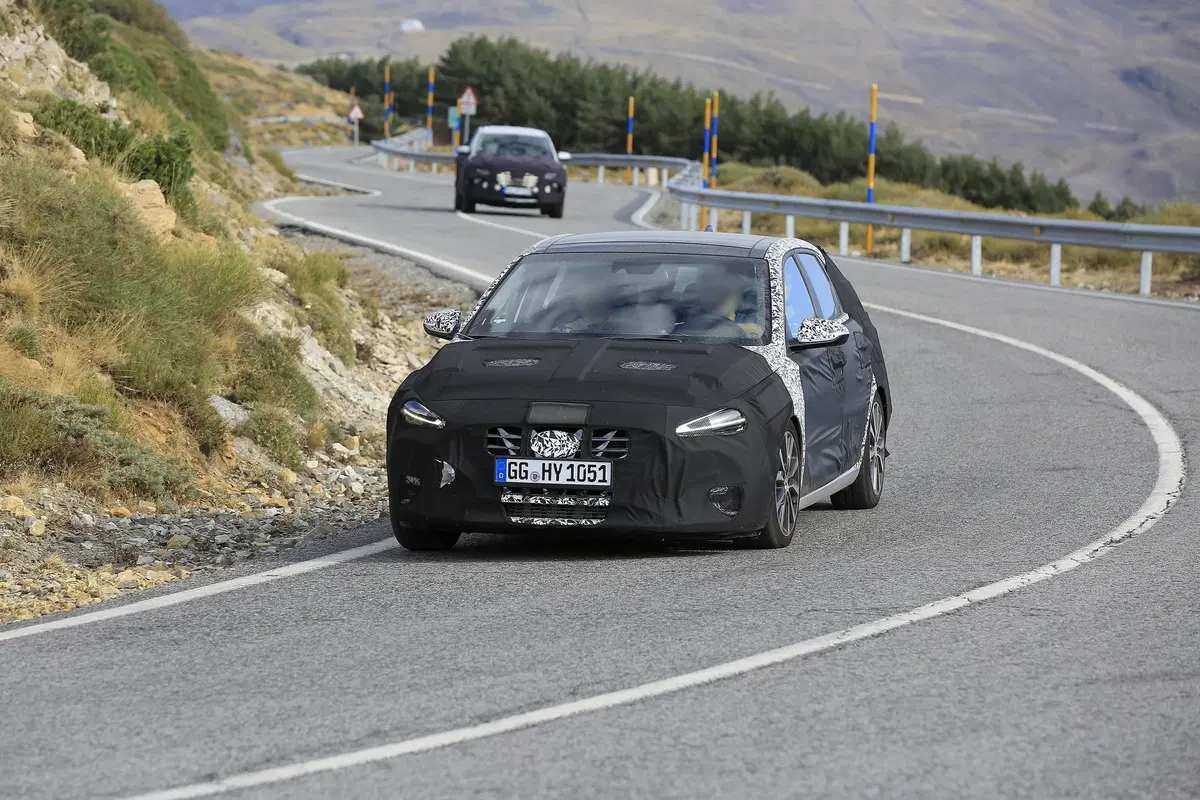 Hyundai i30: restyling in arrivo, anche per la i30 N [Foto spia] (9)