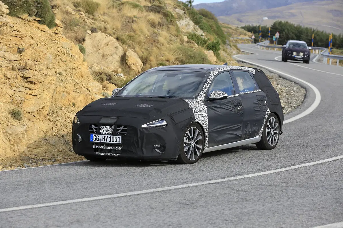Hyundai i30: restyling in arrivo, anche per la i30 N [Foto spia] (10)