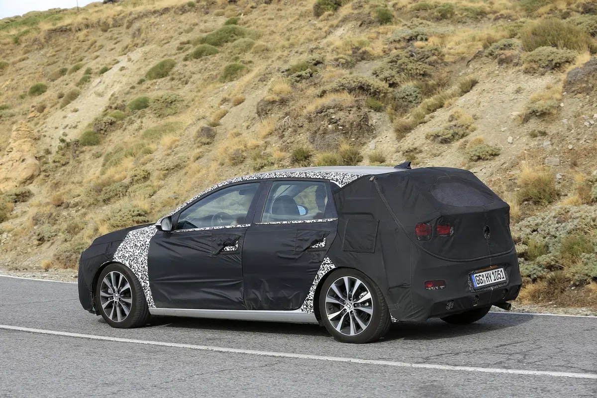 Hyundai i30: restyling in arrivo, anche per la i30 N [Foto spia] (2)