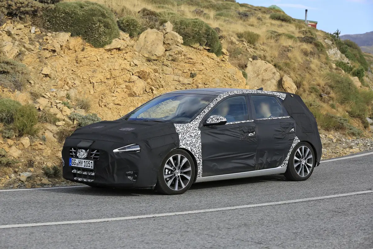 Hyundai i30: restyling in arrivo, anche per la i30 N [Foto spia] (6)