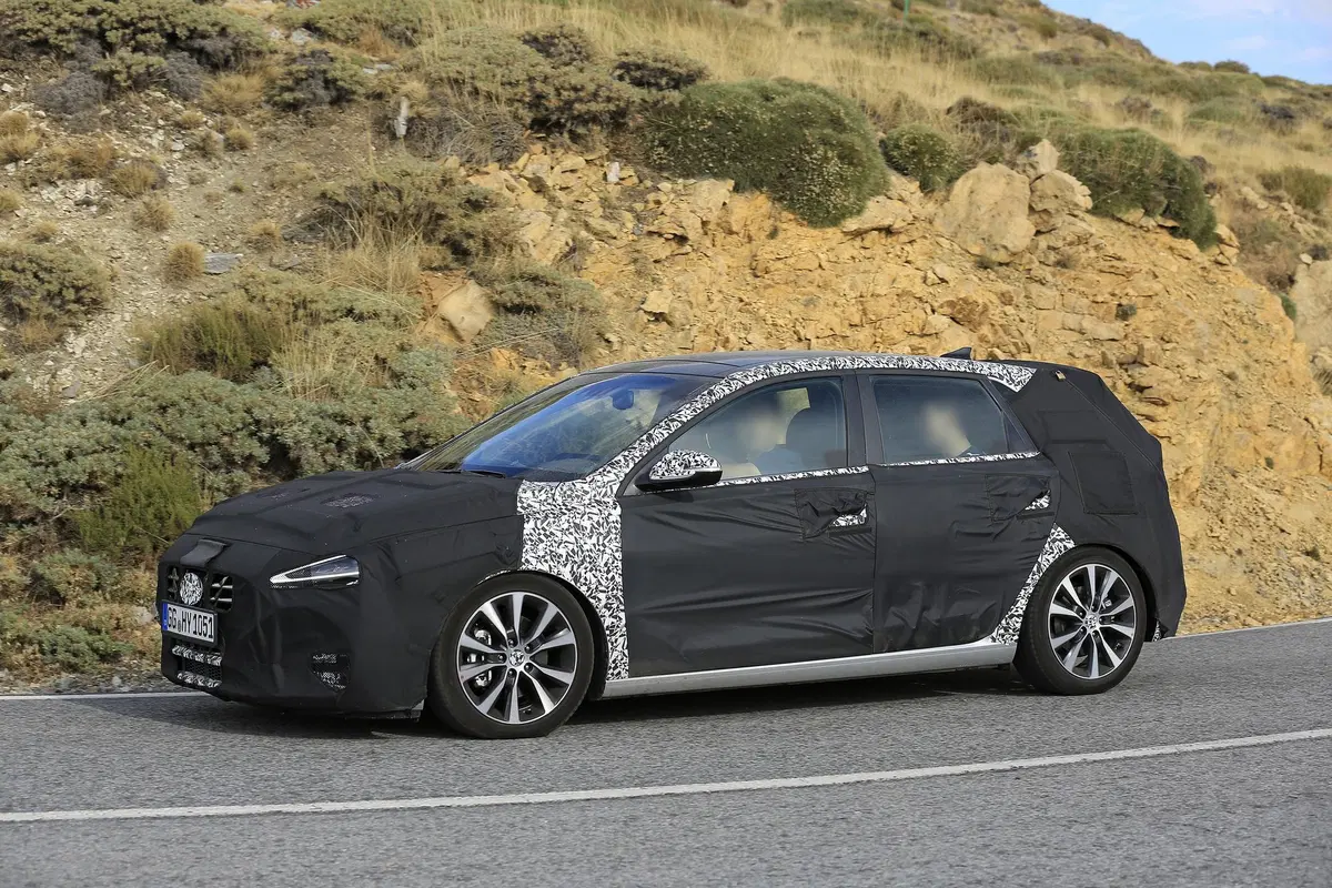 Hyundai i30: restyling in arrivo, anche per la i30 N [Foto spia] (7)