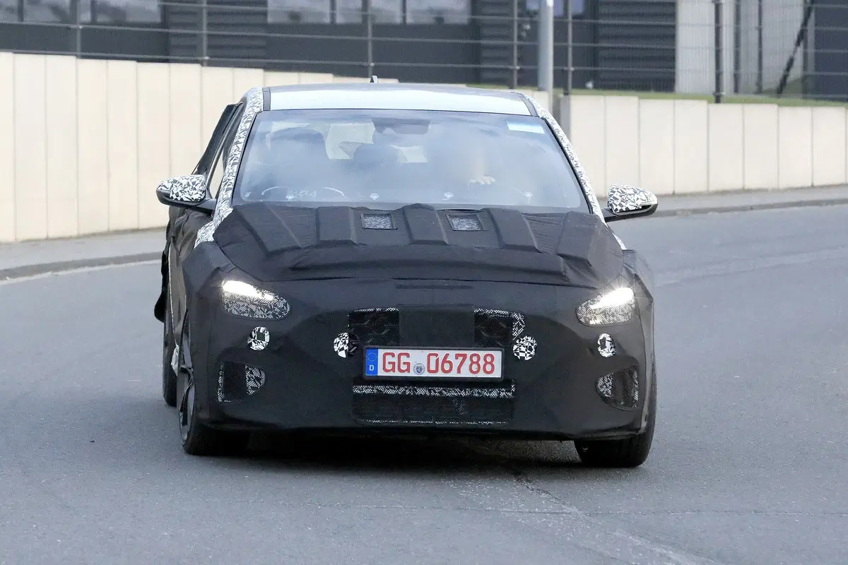 Hyundai i30: restyling in arrivo, anche per la i30 N [Foto spia] (3)