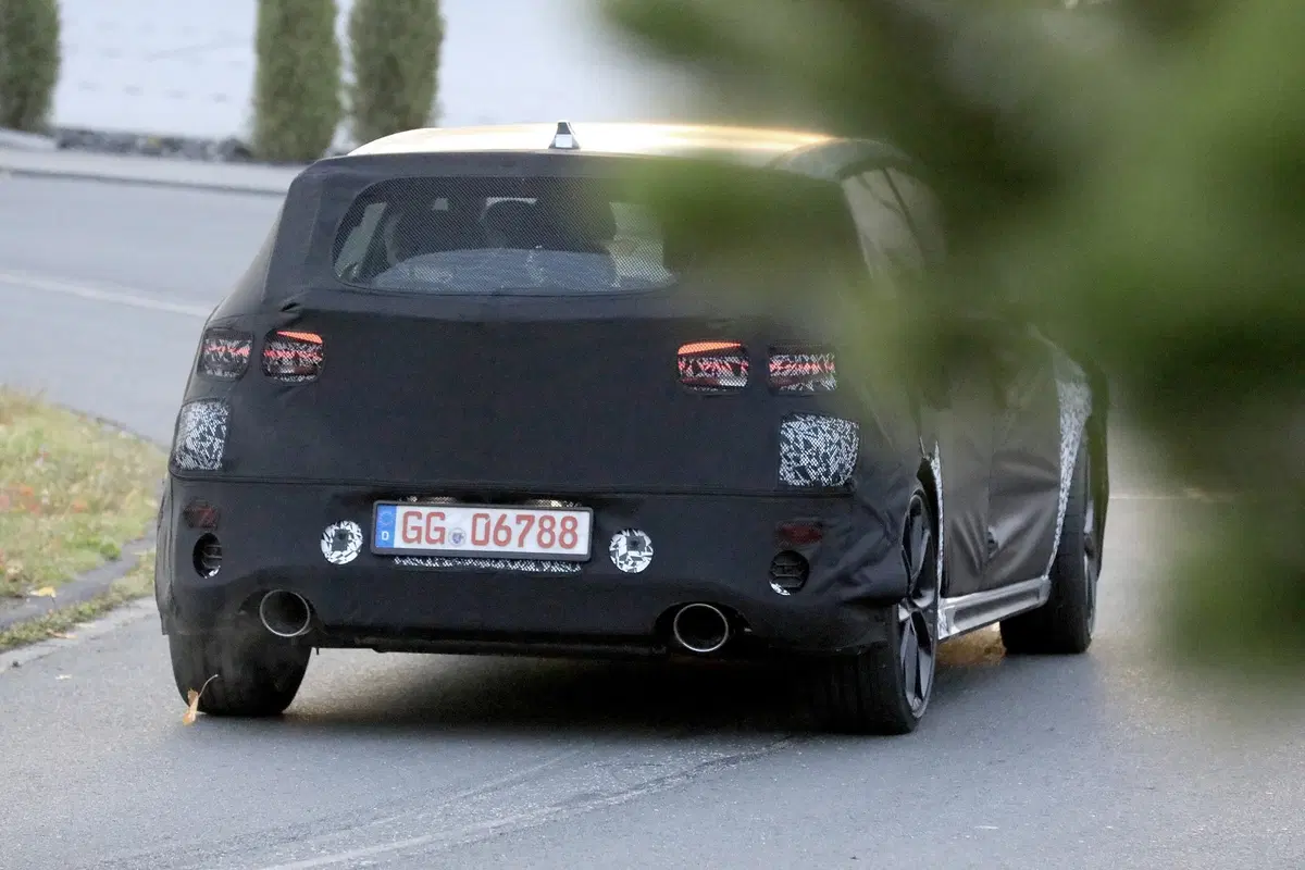 Hyundai i30: restyling in arrivo, anche per la i30 N [Foto spia] (2)