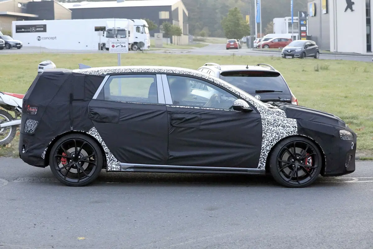 Hyundai i30: restyling in arrivo, anche per la i30 N [Foto spia] (4)