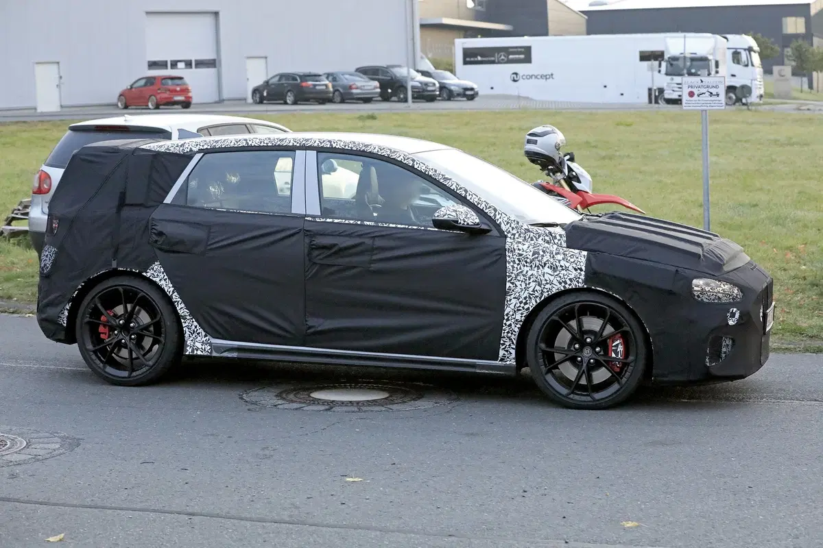 Hyundai i30: restyling in arrivo, anche per la i30 N [Foto spia] (6)