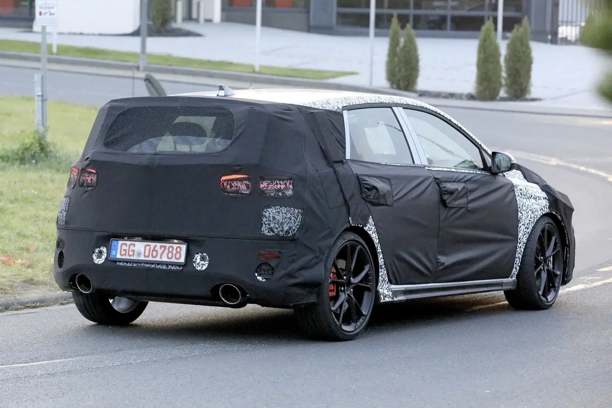 Hyundai i30: restyling in arrivo, anche per la i30 N [Foto spia] (7)