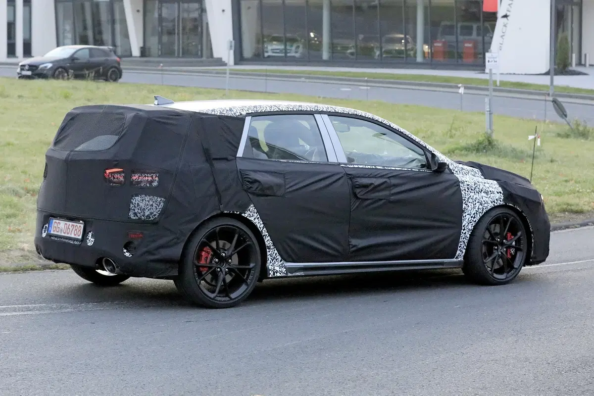 Hyundai i30: restyling in arrivo, anche per la i30 N [Foto spia] (8)