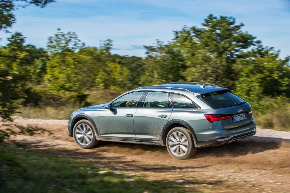 Audi A6 allroad quattro 2020: la quarta generazione ibrida (48V) è ancora riferimento (17)