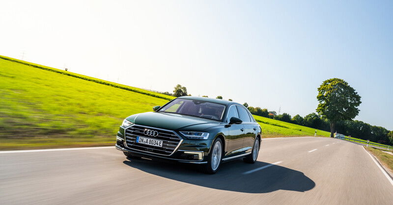 Audi A8 L 60 TFSI e quattro: la berlina di lusso si fa ibrida plug-in