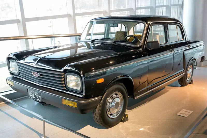 Una Shanghai SH760A del 1990: da notare il design ancora fortemente influenzato da quello degli anni '70