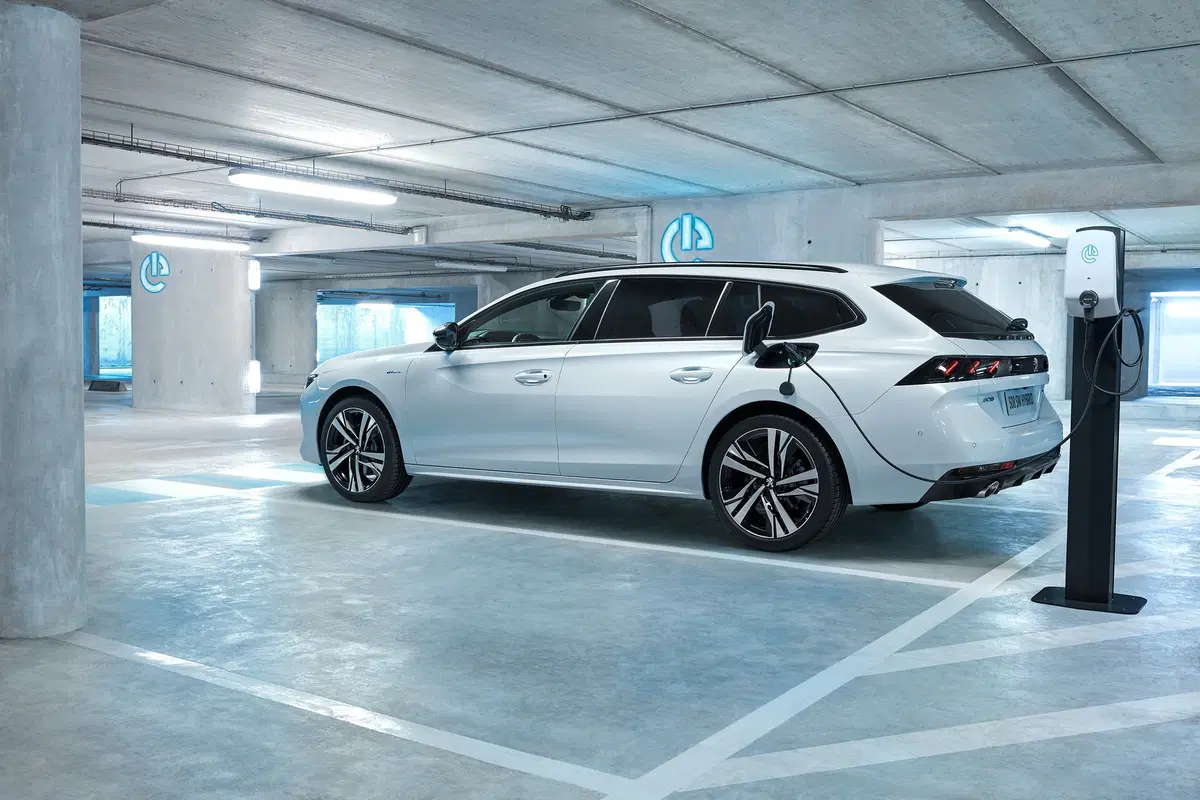 Peugeot 3008 e 508 Plug-in Hybrid: ecco il listino prezzi (2)