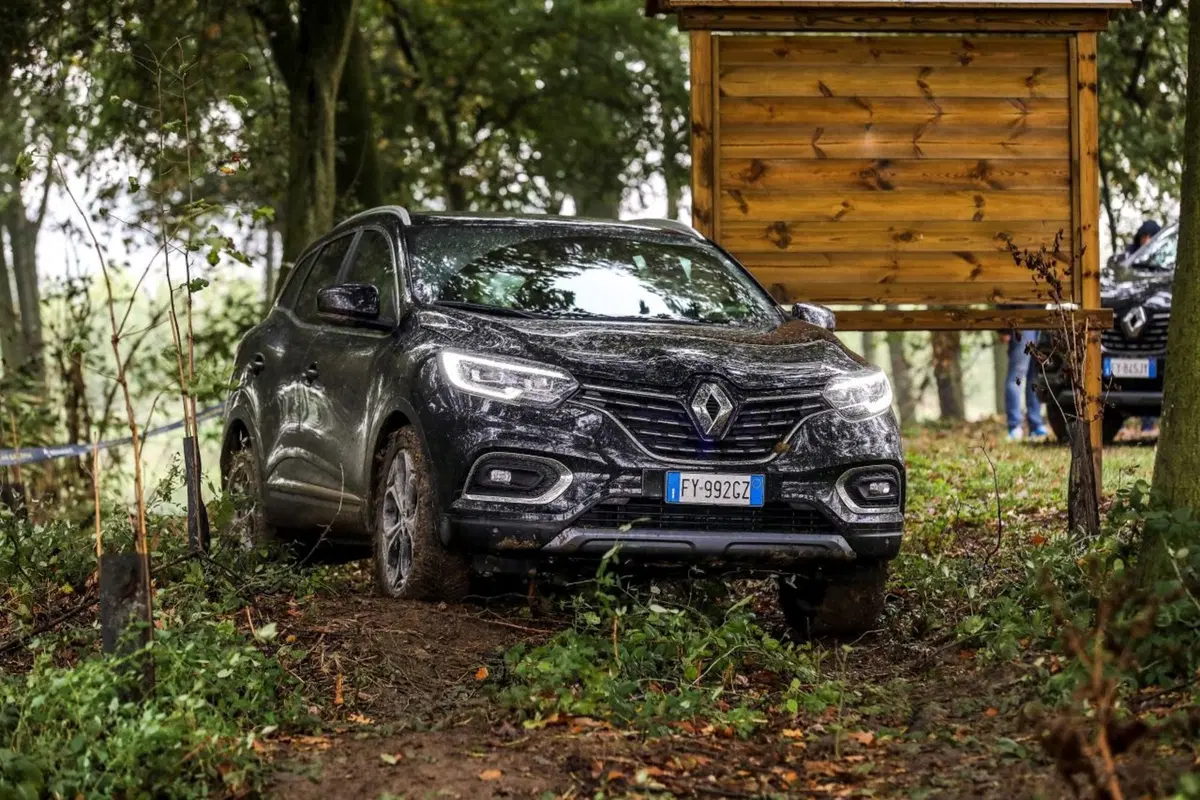 Renault Kadjar Black Edition, anche con il nuovo Diesel 1.7 dCi 150 CV 4x4 (9)