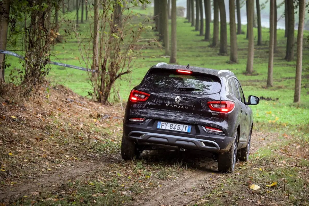 Renault Kadjar Black Edition, anche con il nuovo Diesel 1.7 dCi 150 CV 4x4 (10)