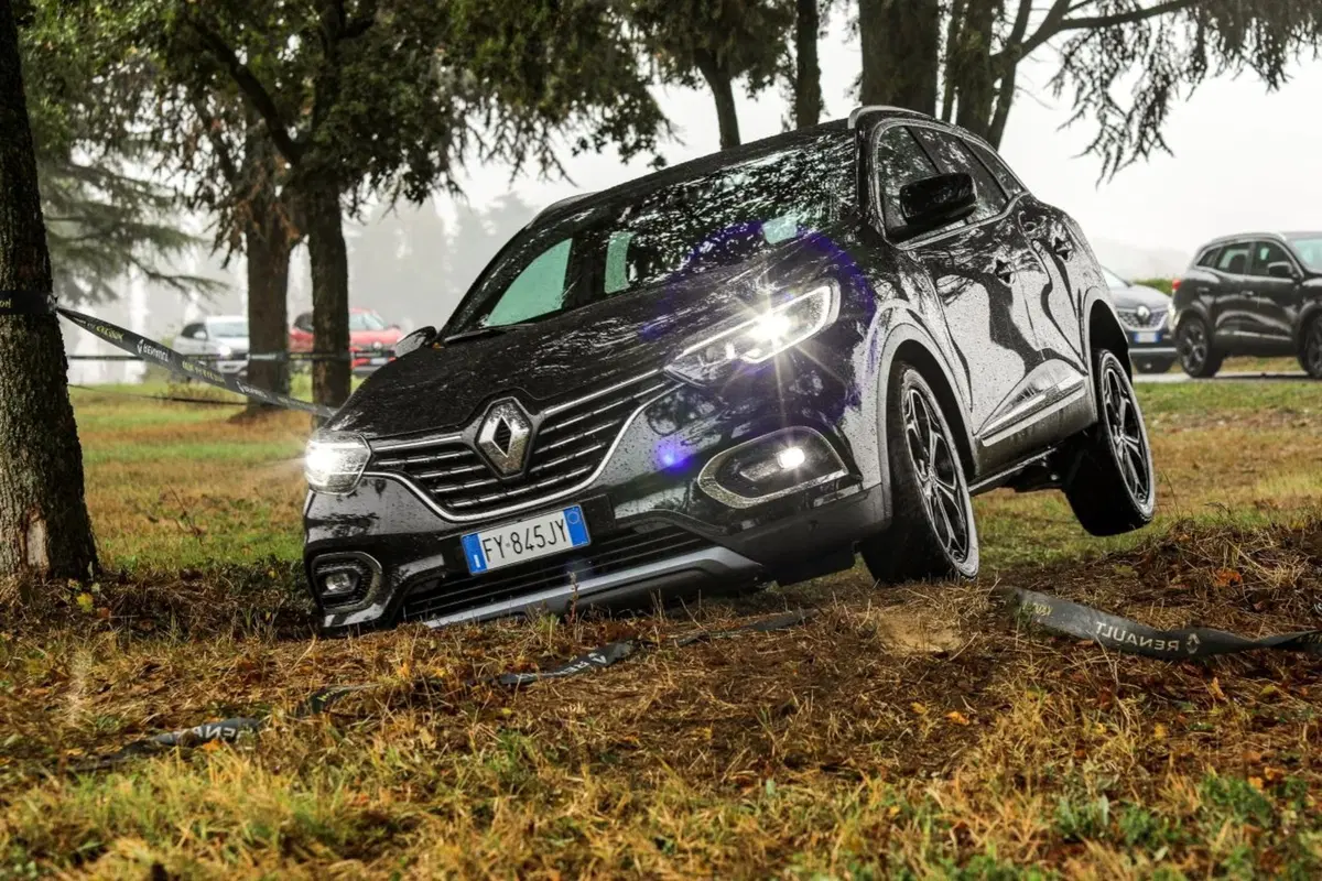 Renault Kadjar Black Edition, anche con il nuovo Diesel 1.7 dCi 150 CV 4x4 (13)