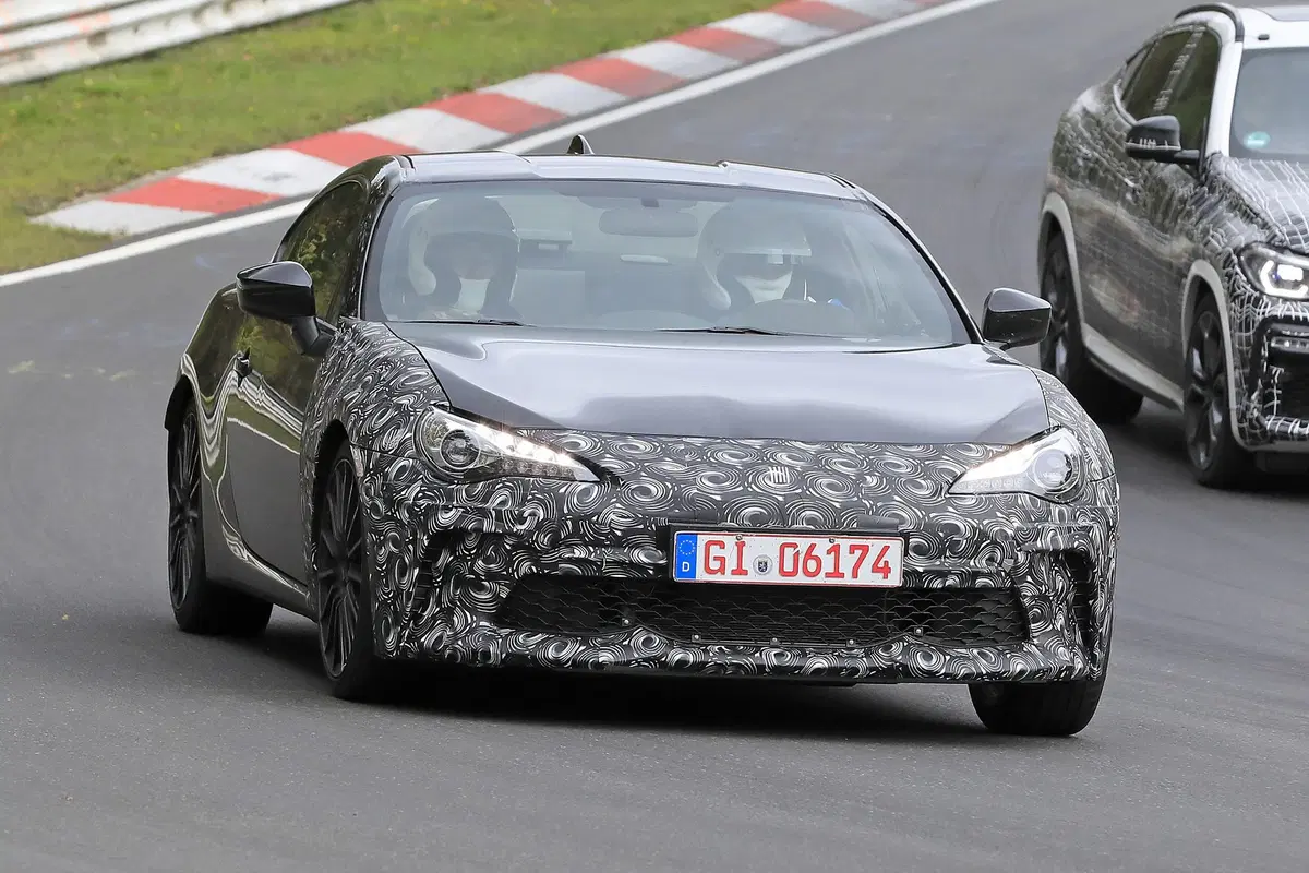 Subaru BRZ: aggiornamenti in arrivo [Foto spia] (3)