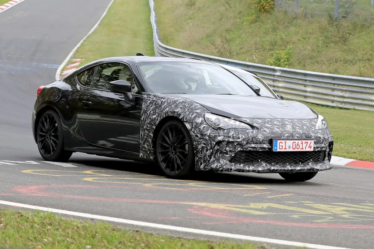 Subaru BRZ: aggiornamenti in arrivo [Foto spia] (10)