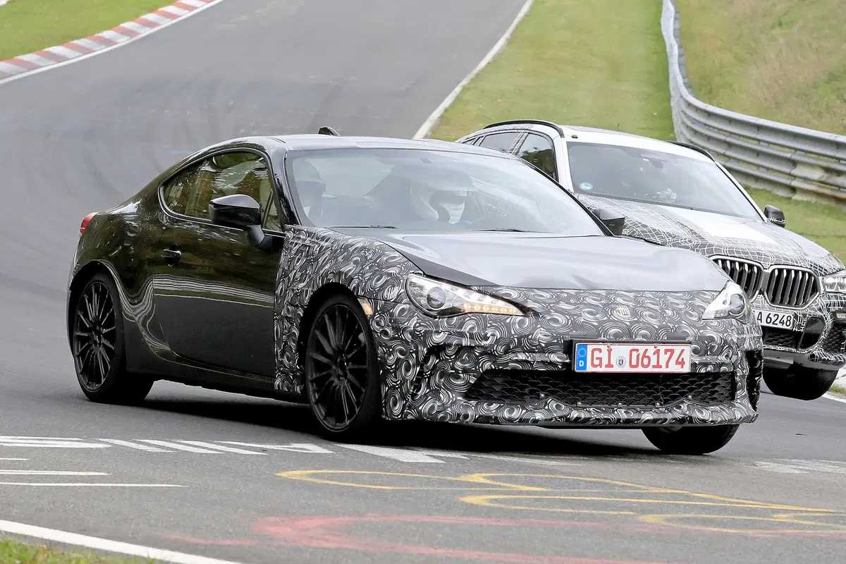 Subaru BRZ: aggiornamenti in arrivo [Foto spia] (8)