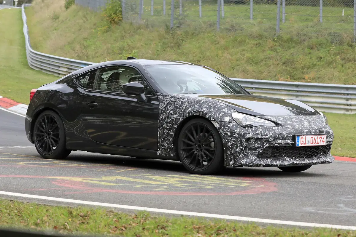 Subaru BRZ: aggiornamenti in arrivo [Foto spia] (4)