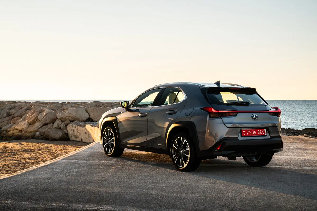 Lexus UX Hybrid: gamma rinnovata con più tecnologia (4)