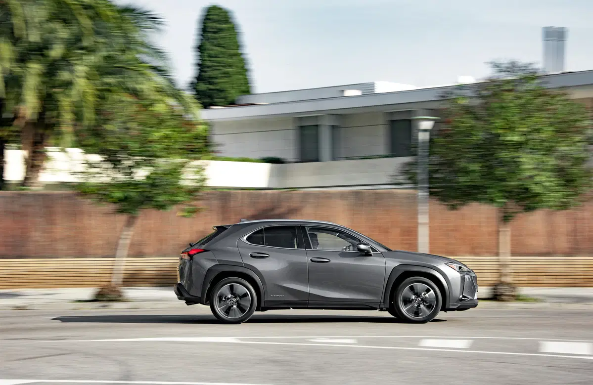 Lexus UX Hybrid: gamma rinnovata con più tecnologia (5)