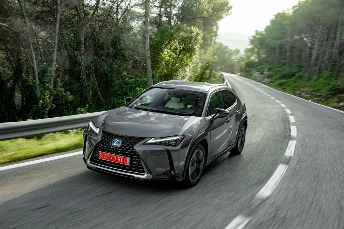 Lexus UX Hybrid: gamma rinnovata con più tecnologia (8)