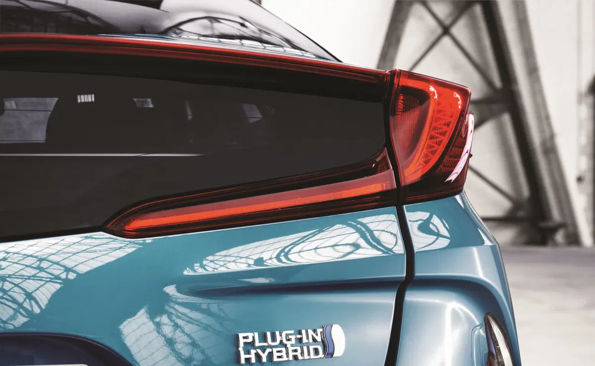 Toyota Prius Plug-in (2017-23) (15)