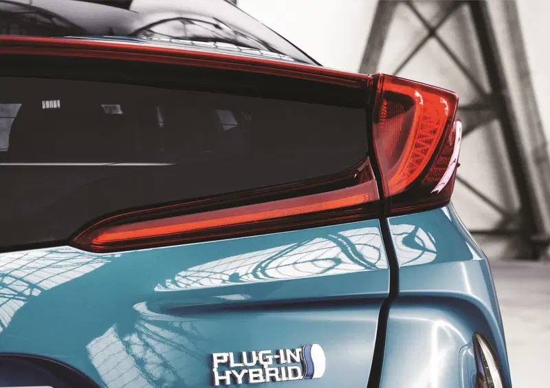 Toyota Prius Plug-in (2017-23) (15)
