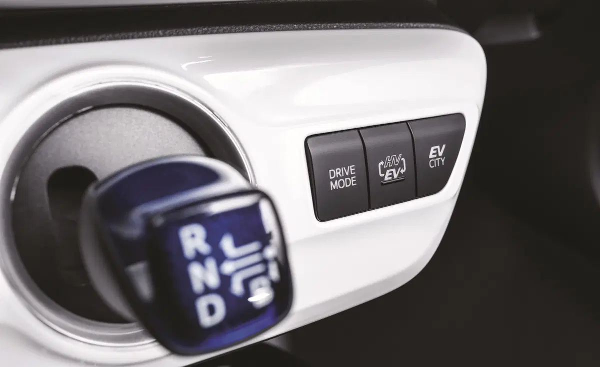 Toyota Prius Plug-in (2017-23) (20)