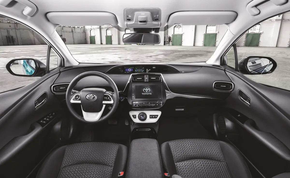 Toyota Prius Plug-in (2017-23) (9)