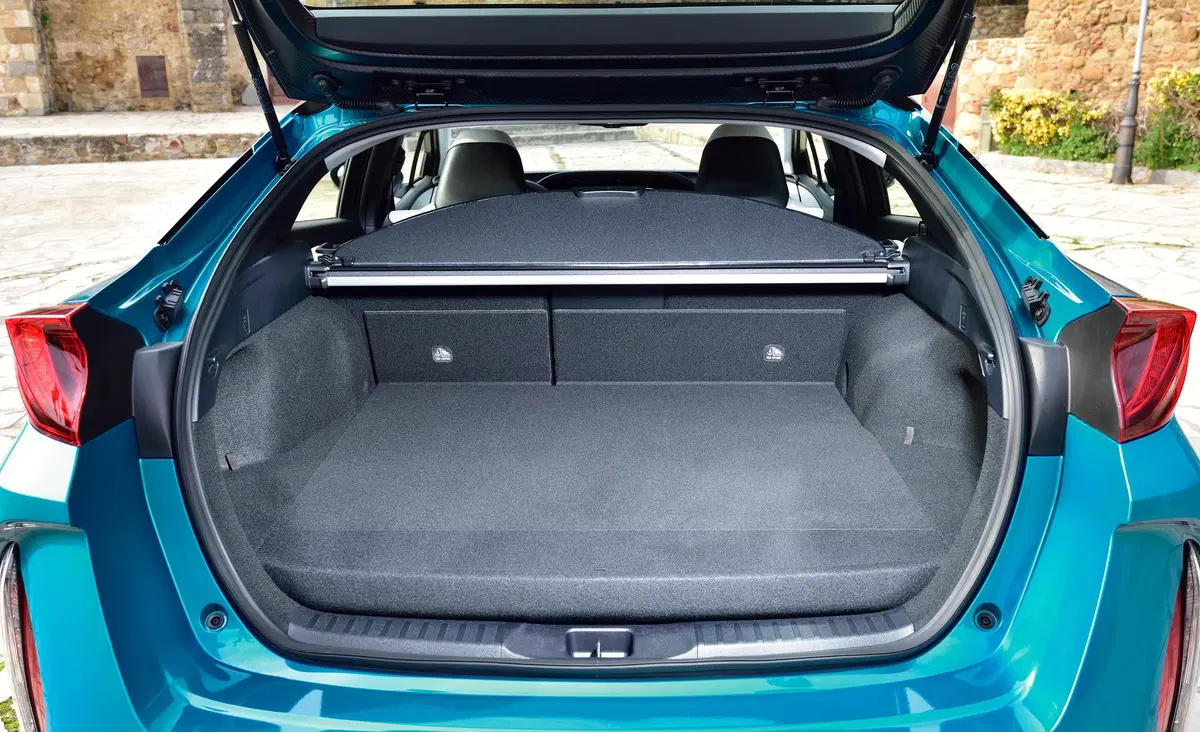 Toyota Prius Plug-in (2017-23) (13)