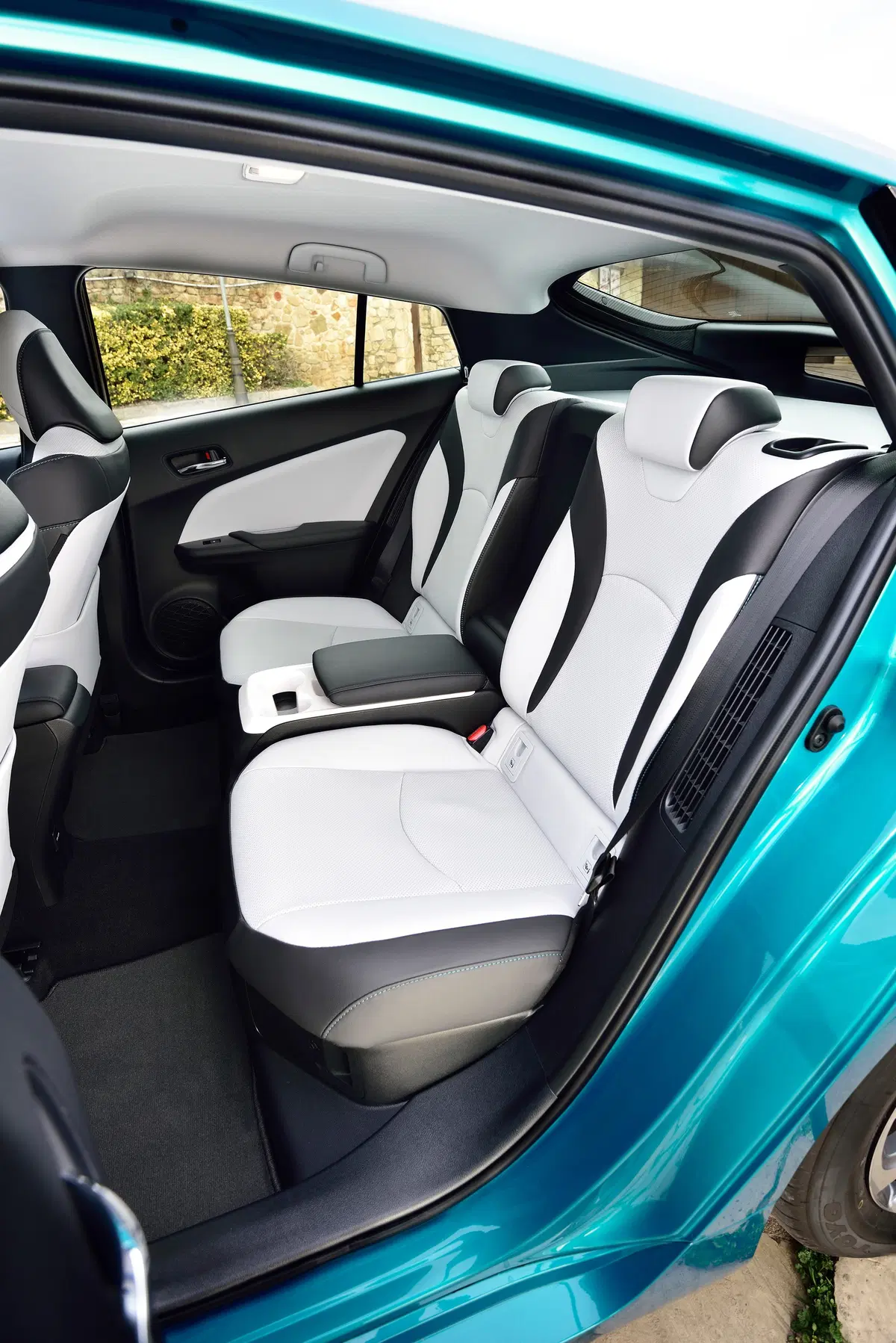 Toyota Prius Plug-in (2017-23) (12)