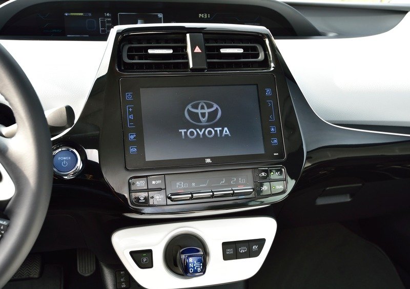 Toyota Prius Plug-in (2017-23) (18)