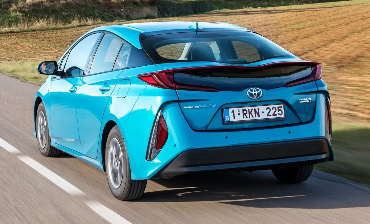 Toyota Prius Plug-in (2017-23) (7)