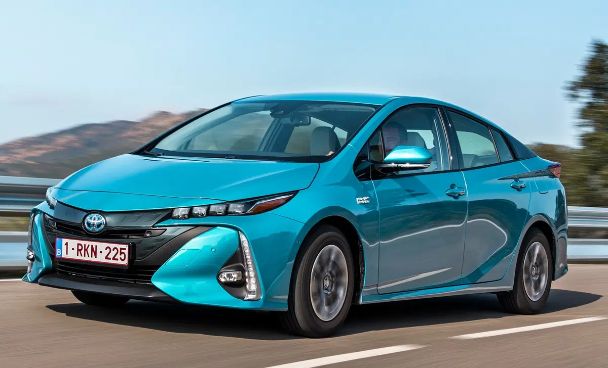 Toyota Prius Plug-in (2017-23) (2)